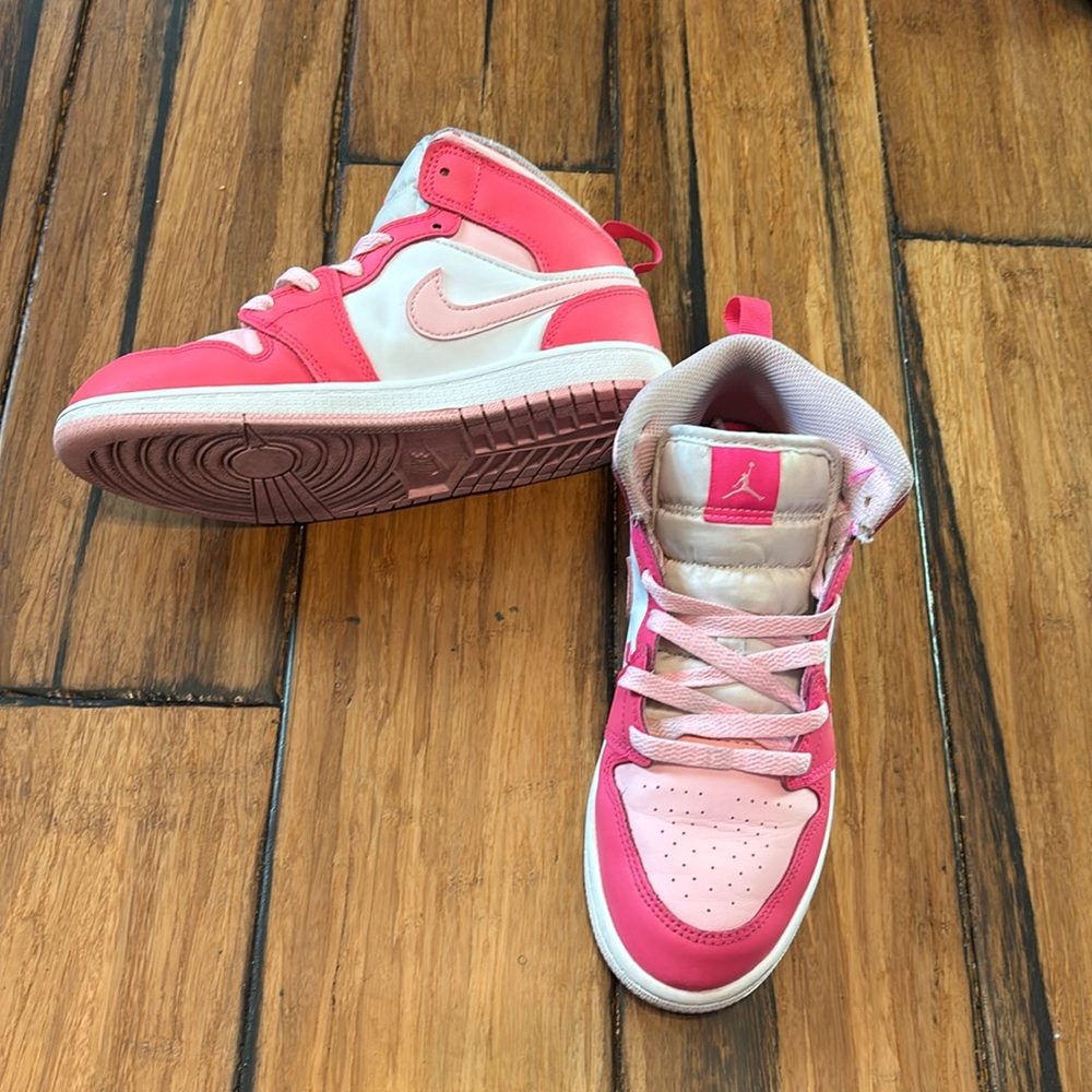 Jordan 1 Mid